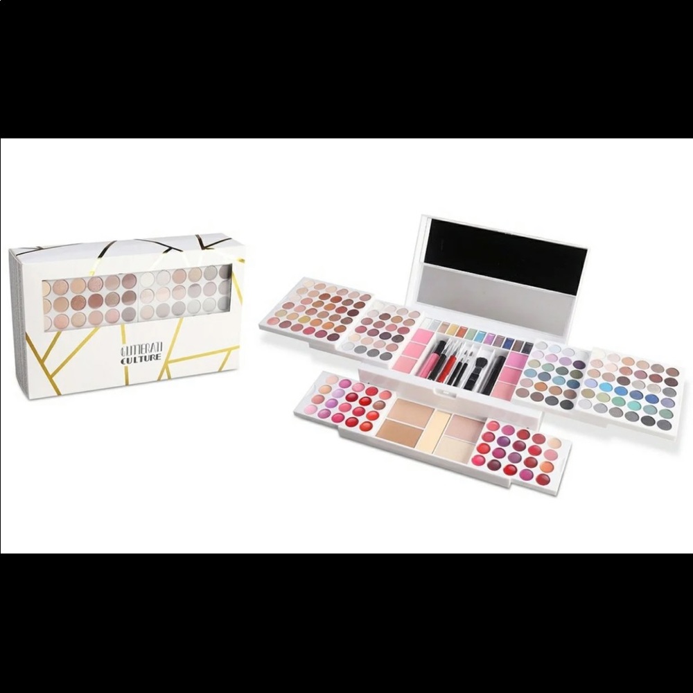 Amazing huge make up set